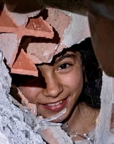 O MILAGRE SOB OS DESTROÇOS: O sorriso de Fabiana que desafiou a morte